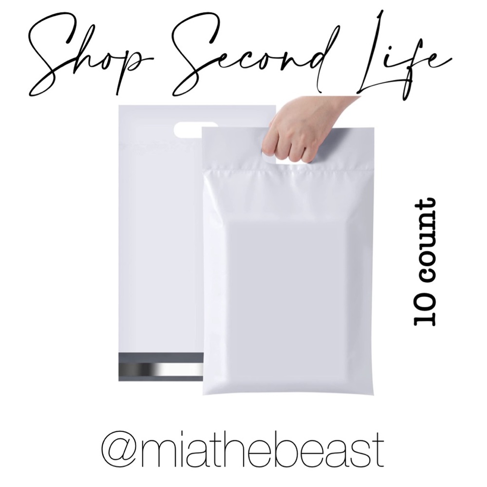 3/$20📦 12 - 10x13” white polymailers with handle - makes shipping EASY!